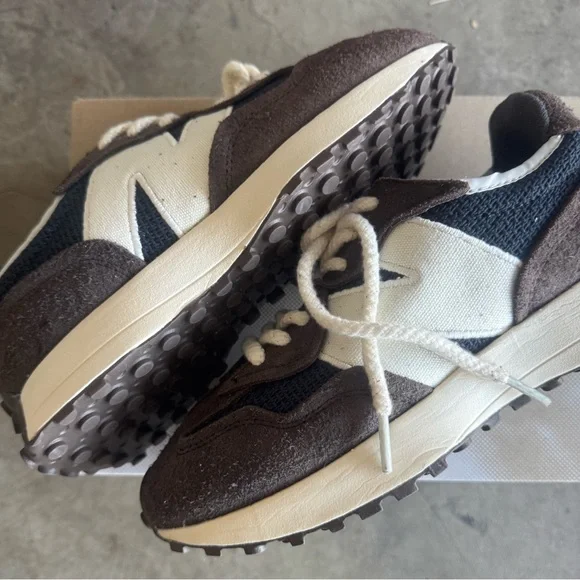 Stylish Black and Brown Sneakers - Picture 2 of 8